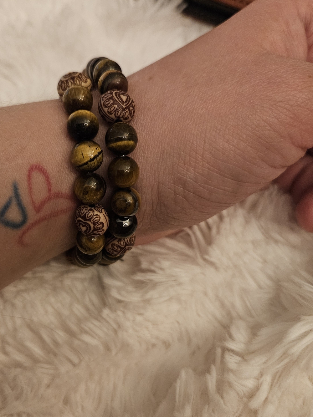 ☆ Tiger Eye and Carved Wood Bead Stretch Bracelet - Brown - Picture 3 of 3